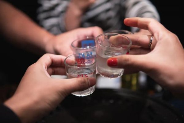 北京股票配资平台 年轻人上桌，白酒慌了？